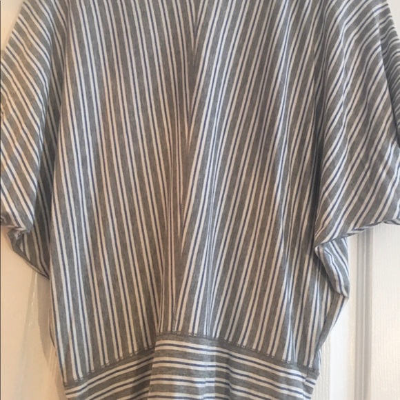 Max Studio Grey Blue White Stripped Funky Top XS 💜 🩵🩷 - Picture 6 of 6